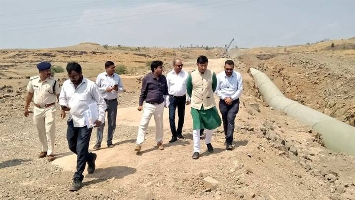 मंत्री श्री दत्तीगांव ने बदनावर उद्वहन माइक्रो सिंचाई परियोजना का अवलोकन किया